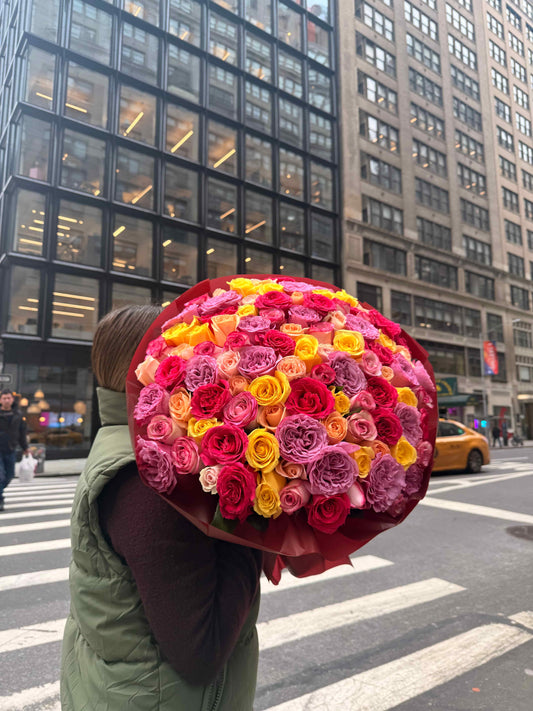 Bouquet of 100 mixed-color roses