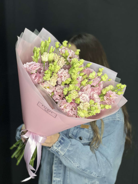 Bouquet of delicate eustoma