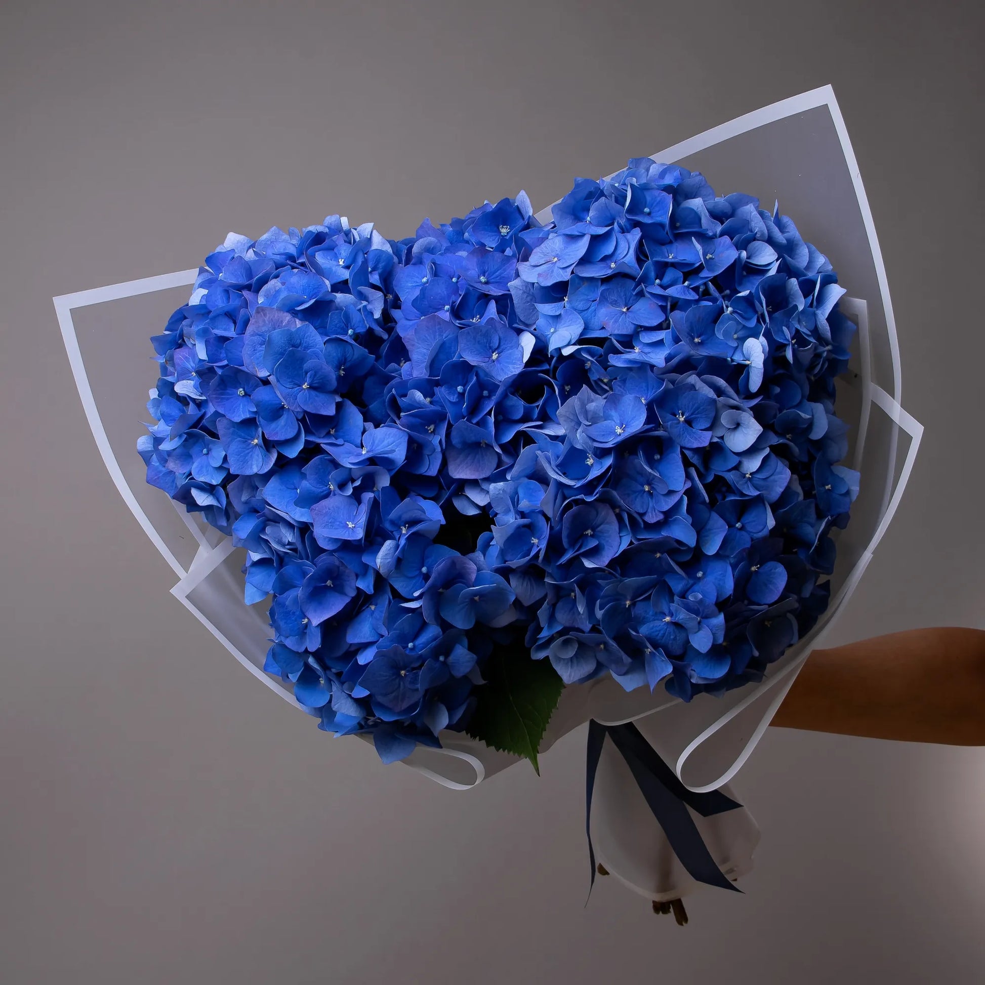 Bouquet of 6 blue hydrangeas with greenery