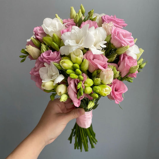Bridal bouquet made of soft lisianthus and fragrant freesia.