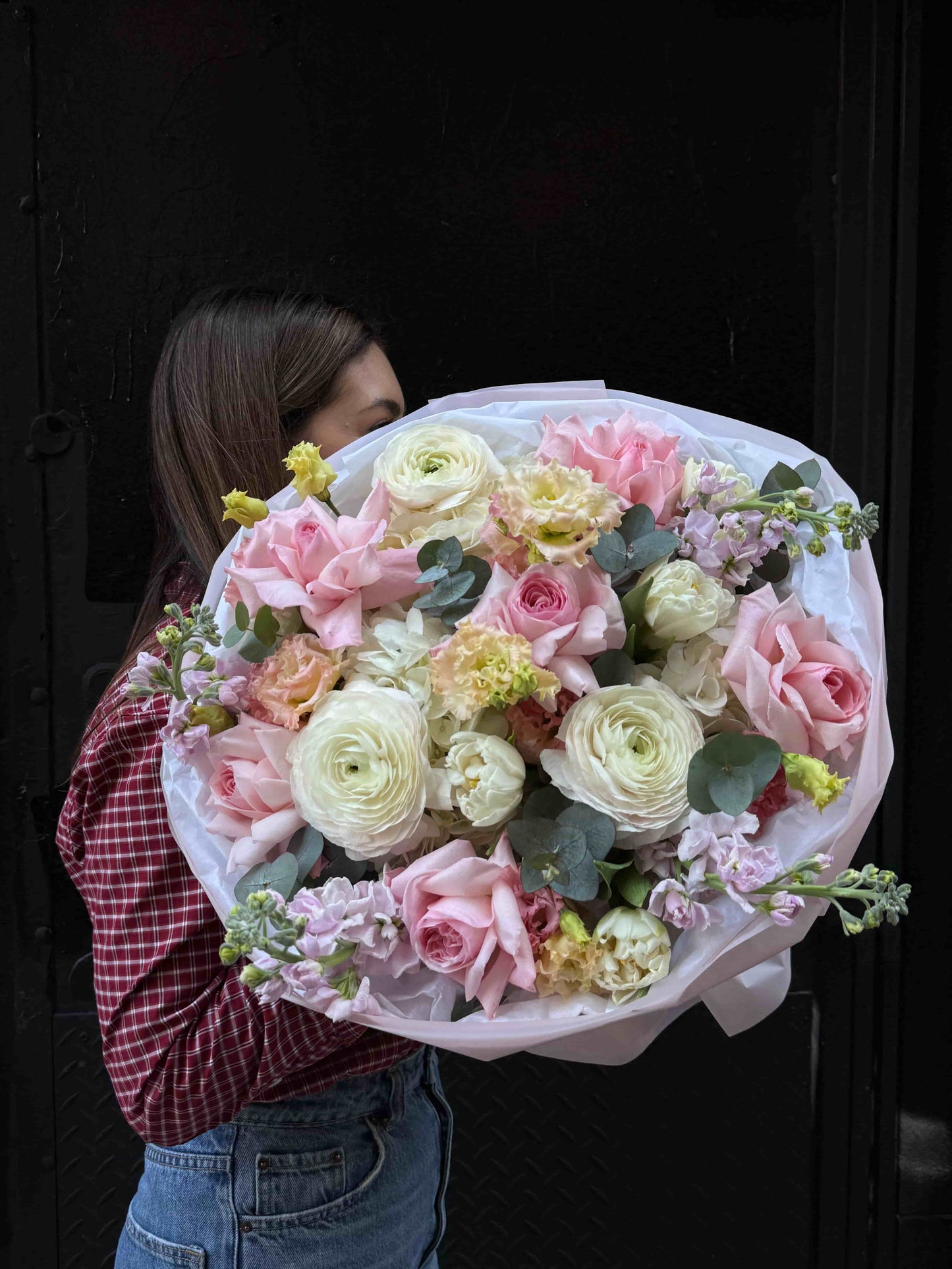 Garden-style bouquet with ranunculus, garden roses and hydrangea in pastel wrapping