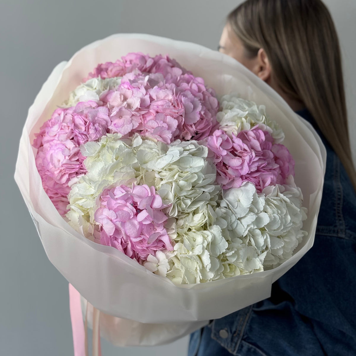 Bouquet of 10 lush hydrangeas with greenery