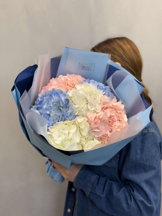 Pastel hydrangeas with volume and soft tones