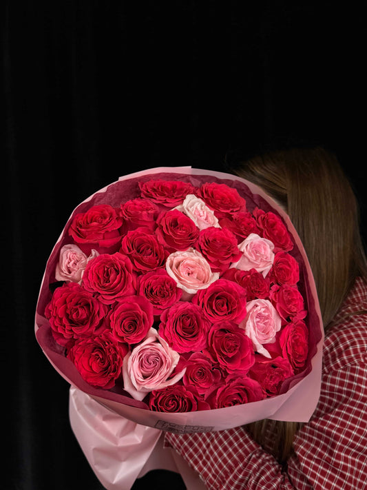 Mixed rose bouquet with garden roses